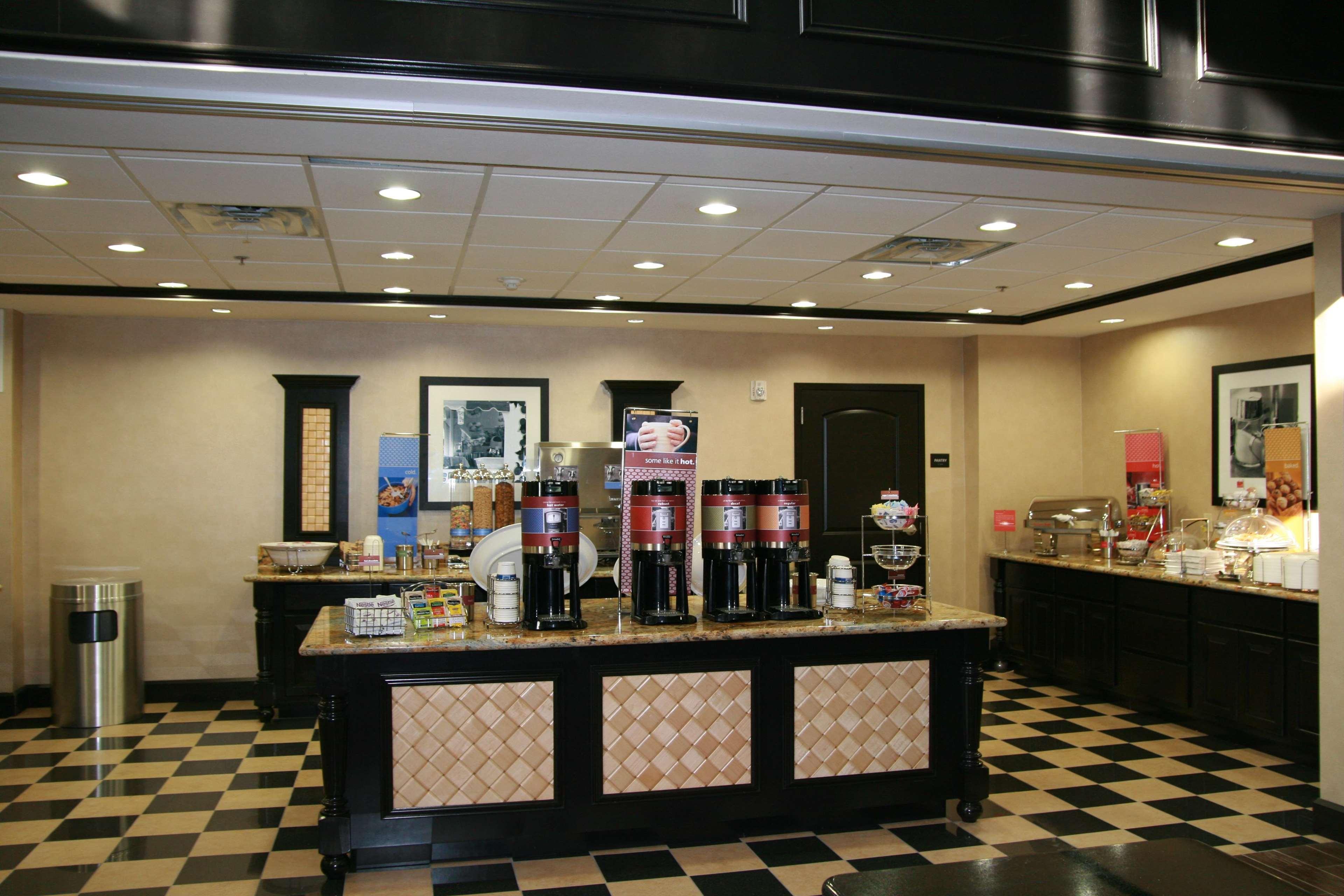 Hampton Inn & Suites Decatur Restaurant photo